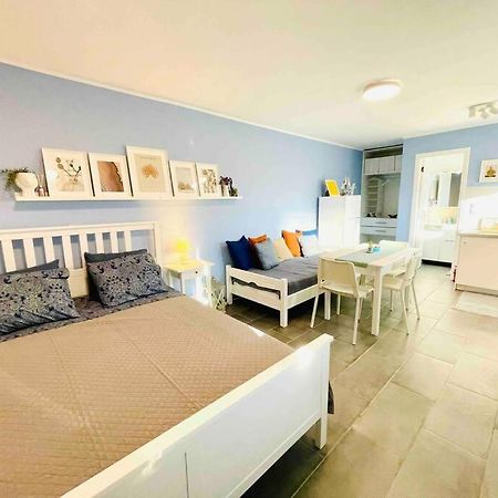 Cozy, Newly Renovated Apartment In Gavrio. エクステリア 写真