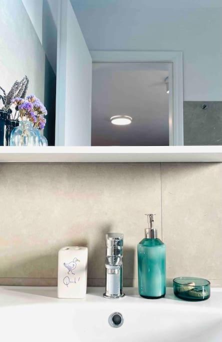 Cozy, Newly Renovated Apartment In Gavrio. エクステリア 写真