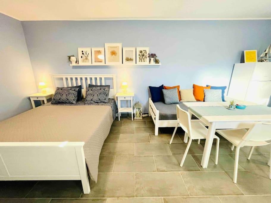 Cozy, Newly Renovated Apartment In Gavrio. エクステリア 写真