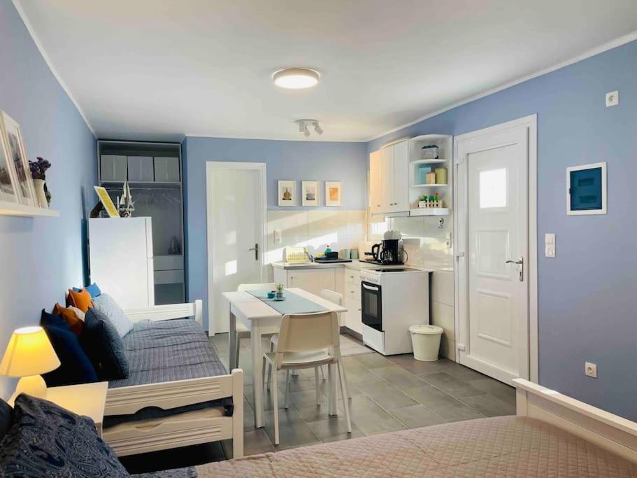 Cozy, Newly Renovated Apartment In Gavrio. エクステリア 写真