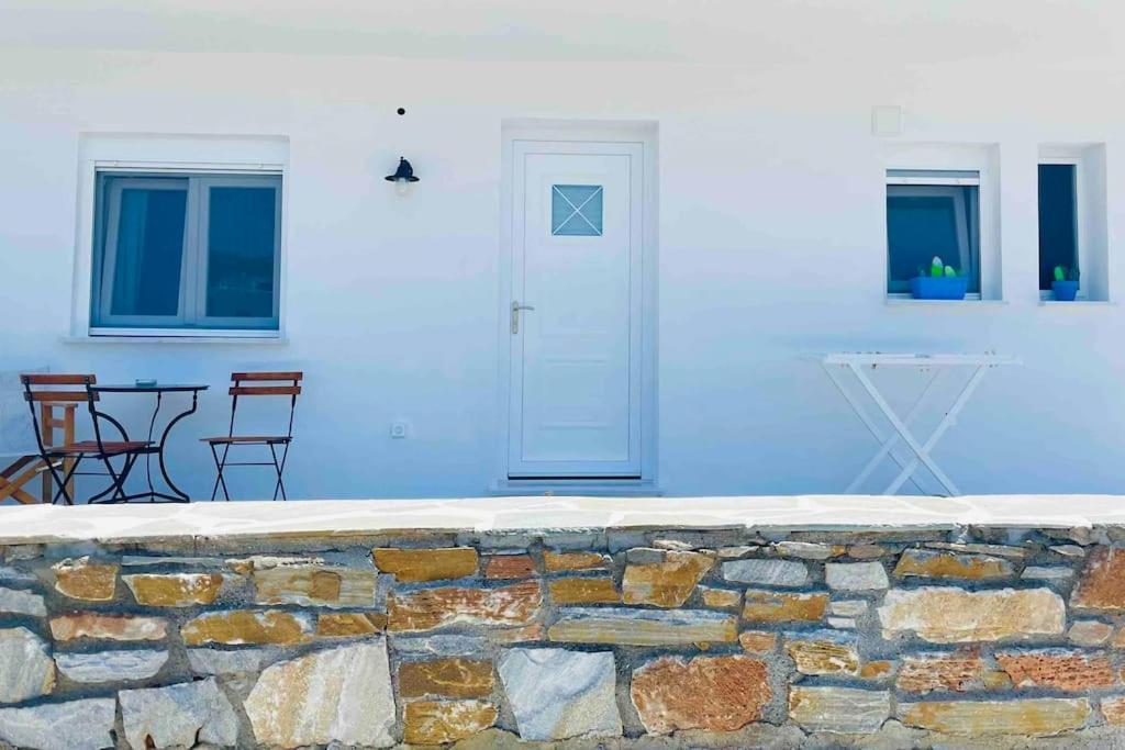 Cozy, Newly Renovated Apartment In Gavrio. エクステリア 写真