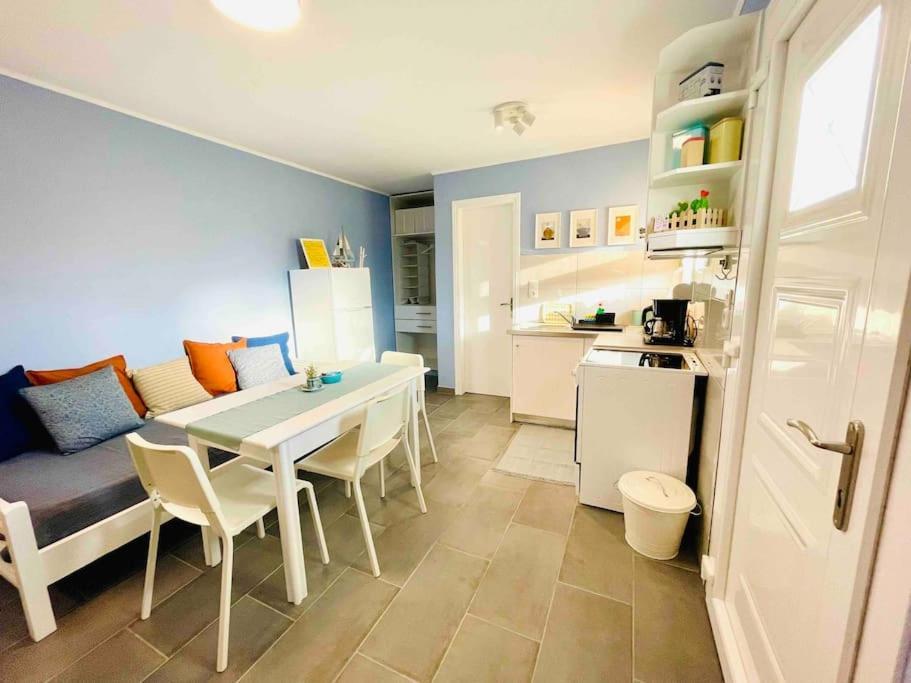 Cozy, Newly Renovated Apartment In Gavrio. エクステリア 写真