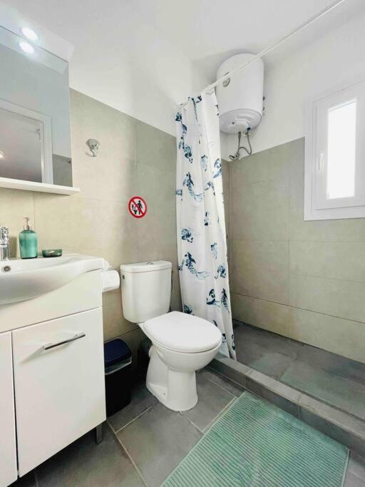 Cozy, Newly Renovated Apartment In Gavrio. エクステリア 写真